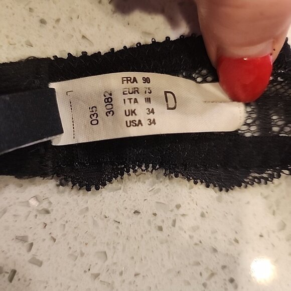 Chantelle Bra 34D Black Underwire Padded Push Up - Picture 5 of 5